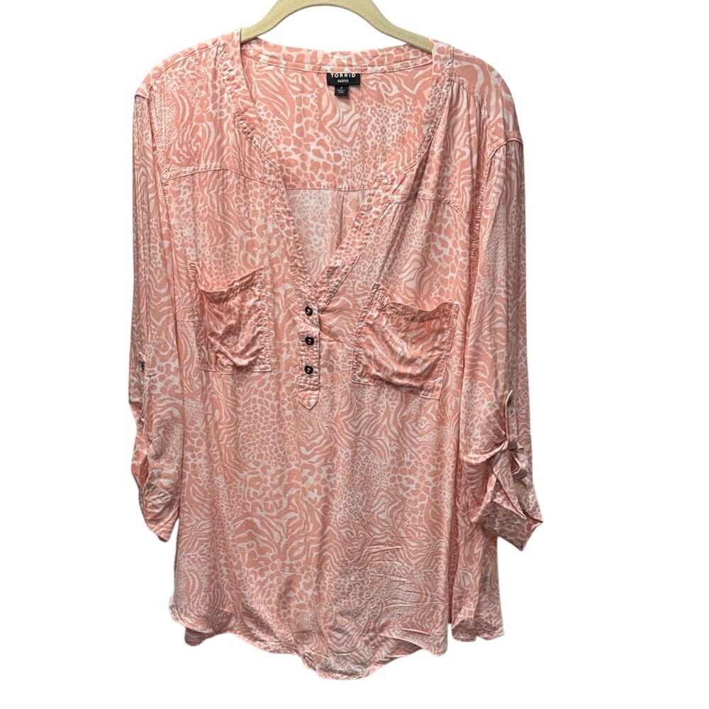 Torrid Harper Peach Animal Print Roll Tab Sleeve Blouse Womens Plus Size 3 3X